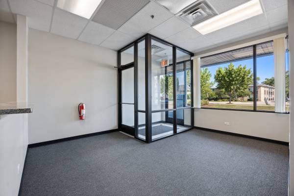 $2,900 / 2333ft2 - Turnkey Office Space for Lease in Downtown Lisle Business District – 2 (Lisle)63959879576194123