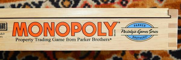 Conjunto vintage de Monopoly en caja de madera - $20 (Seattle)63470647939203122