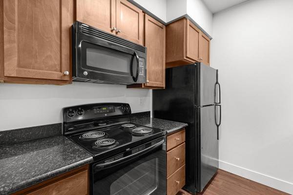 $2,050 / 3br - 1286ft2 - Air Conditioner, Patio, On-site Maintenance, Dishwasher (3003 Queensgate Drive)63674588018179122
