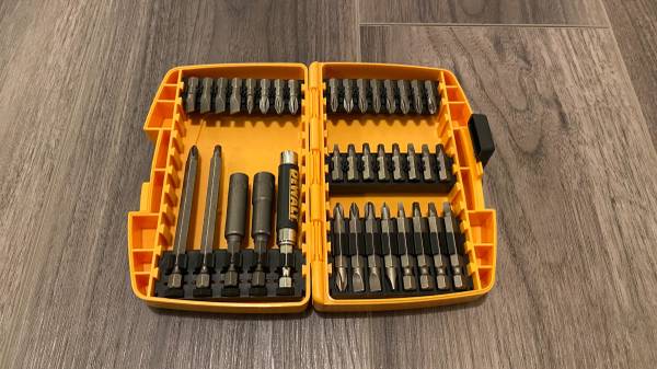 New Dewalt Screwdriver Bit Set 37 Pieces 1/4 in Shank 1