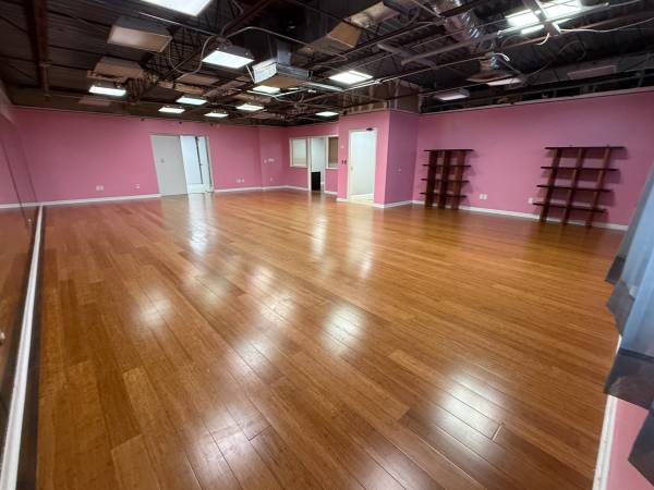 $750 / 600ft2 - Studio Office Retail Space for Lease (Pinellas Park)63976136261378123
