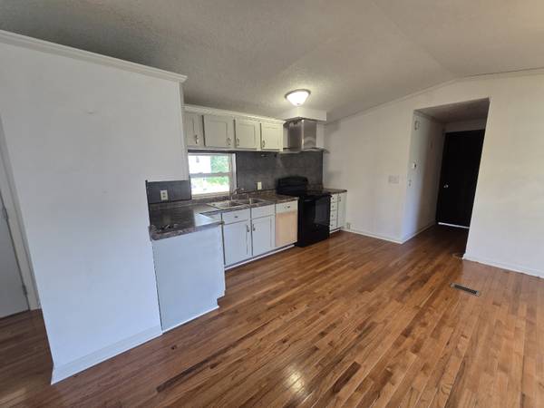 $70,000 / 3br - 1216ft2 - Beautifully Updated Home with 3 Season Porch and Stunning Features! (Apple Valley)64003961727746122