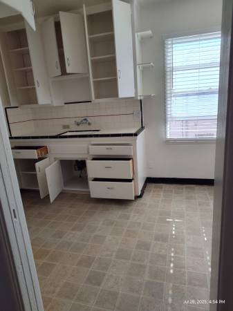 $1,550 / 500ft2 - Studio with parking Hollywood wood floors (Hollywood)63701034471171121