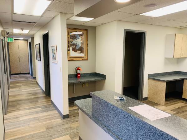 $4,100 / 1766ft2 - Office Condo in UMED District - For Lease (3500 Latouche Street)64014172195715124