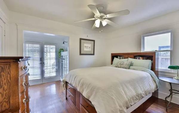 $650 / 1br - Welcome to this charming 1 Bedroom, 1 Bath Craftsman home. (San Diego, CA)64037217357315122