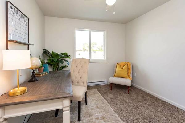 Luxurious amenities can be yours in our lovely 1235 sqft 3 BR townhome 1