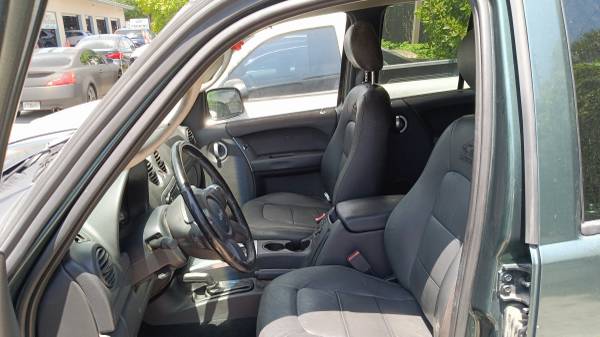 2002 Jeep Liberty Edición Limitada 4x4. Funciona y conduce excelente + Aire Acondicionado frío. - $4,999 (Delray Beach)63489446804097124
