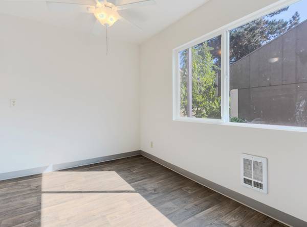 $1,400 / 2br - Area Walk Score: 78, Popular Nature Area, Pet Friendly - SW Portland (Portland)63867269632259123