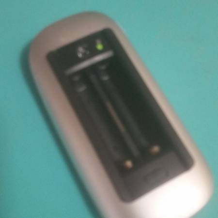 Ratón inalámbrico Bluetooth "APPLE" Magic, nuevo - $29 (Boston)63438961895937122