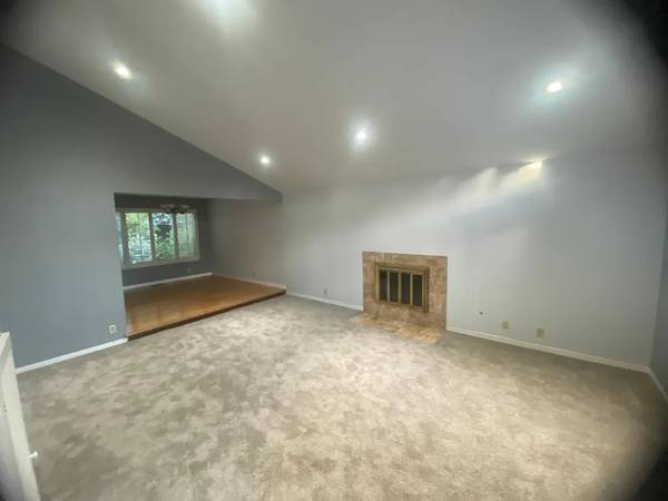 $2,800 / 3br - Spacious Home in Prime Location Quiet Community Top Schools! (san jose downtown)63964933666946120