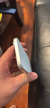 New iPhone 16 white unlocked - $700 (San Jose)63436174819073124