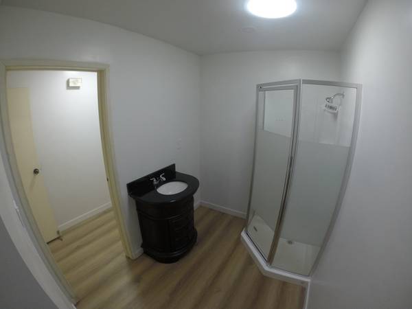 $1100.00 / 5br - 250ft2 - Habitación en alquiler en barrio tranquilo y seguro (Bellflower)63857624556163123