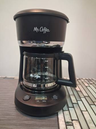 Coffee Maker - 5 cups - Programmable - Excellent condition 1