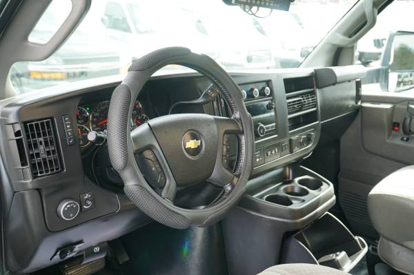 Camión de carga 2021 CHEVROLET EXPRESS 3500 DUALLY CORTADO CAJA 14 FT - $23,993 (Kennesaw)63620662080513124