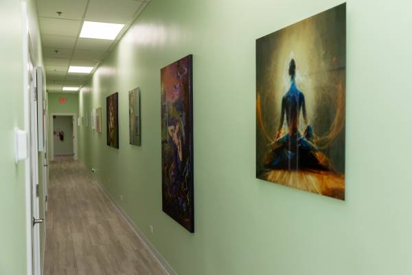 $1,200 / 192ft2 - Treatment Room for Rent in Wellness Center - Utilities Included. (Buffalo Grove)63960011107842124