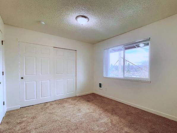 $1,725 / 2br - COME TOUR & SAVE! Suburban Community, Private Patio, BBQ & Picnic Area (Milwaukie Heights)63867270190465121