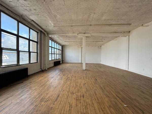 $3,600 / 1584ft2 - Creative Space in East Williamsburg Area | 1,584 SF | High Ceilings, Transit (Brooklyn)63912046823554122