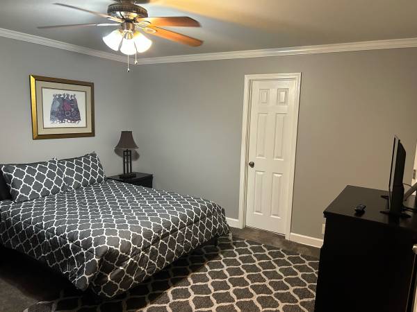 $300 / 1br - Private bedroom and bath available need clean Guest! (Decatur)63964124526339122