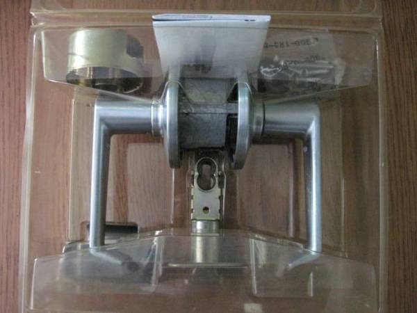 Schlage Passage/Closet Satin Chrome Door Levers 1