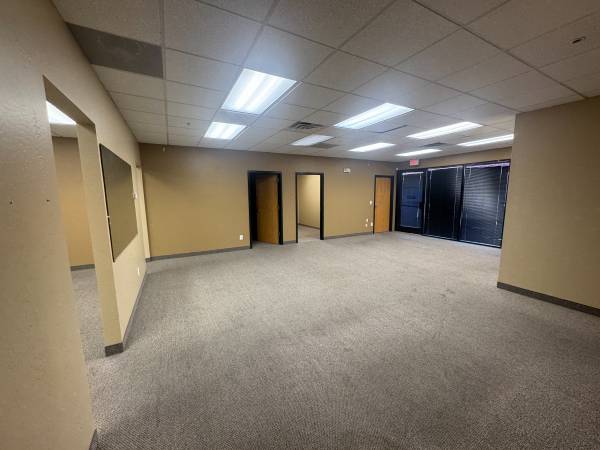 $1,195 / 1280ft2 - FOUNTAIN HILLS BULL-PEN OFFICE/RETAIL FOR LEASE (Fountain Hills- Shea & Saguaro)64024823160579121