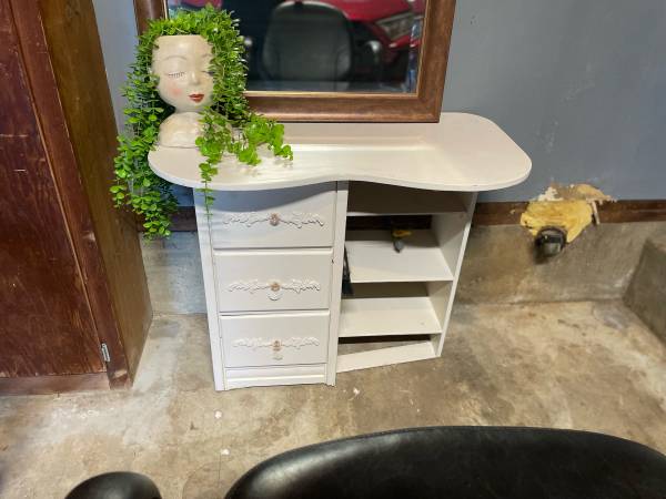 Shabby chic white desk 1