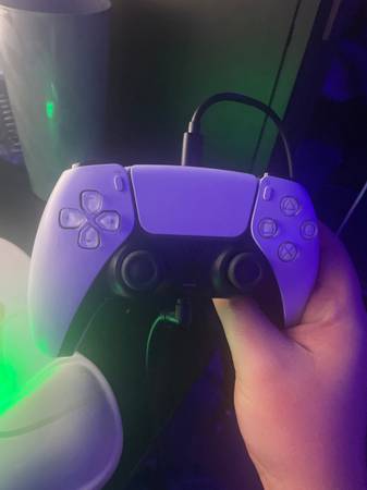 PS5 CONTROLLER SLIGHT USE 1