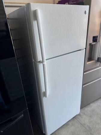 Refrigerator top bottom door 18 cu.ft 1
