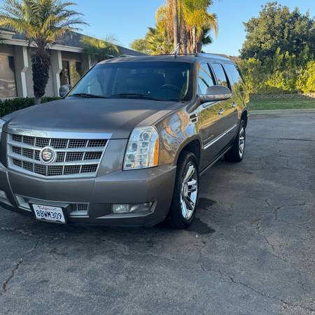 2014 Cadillac escalade ESV - $13,999 (El Cajon)63440172261763121