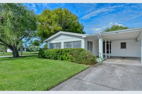 $1795.00 / 2br - 1386ft2 - Spacious  2 Bed 2 bath in quiet condominium close to the sea63791128846721120