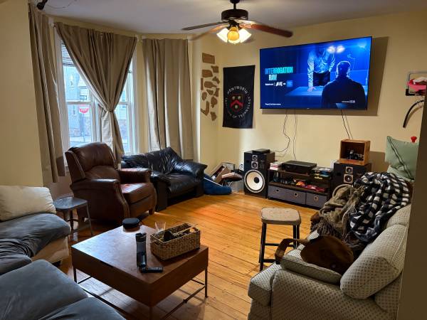 $1,500 / 1br - Spacious private room in 5BR/2BA near subway and schools (Mission Hill)63690775673987124