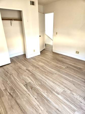 $990 / 1br - 144ft2 - Large B/R (Hardwood Floor) in a Spacious Townhouse (San Diego)63998604972802122