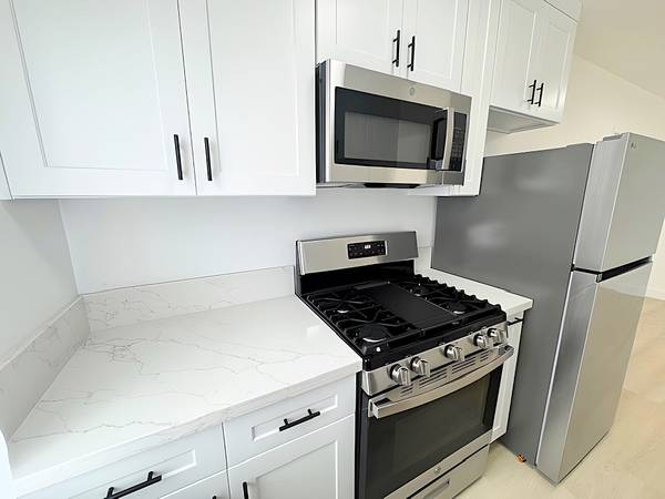 $2,095 / 1br - 825 N Harvard Blvd. #8-Top Floor, New Renovation, Spacious! (East Hollywood)63774527532163124