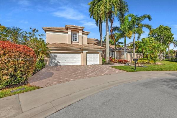 $8,700 / 4br - House with huge land and lake front (3279 Huntington)63906442748803121