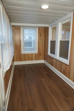 $1,800 / 3br - 1152ft2 - Casa SFD remodelada de 3 habitaciones y 2 baños con patio cercado y garaje de almacenamiento (Dundalk)63694965243649121
