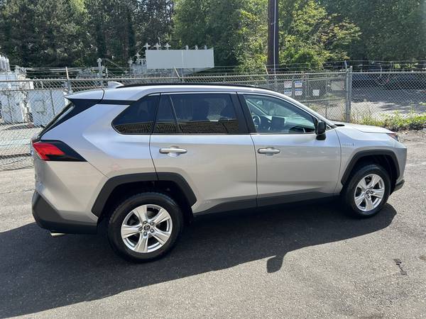 2019 Toyota Rav4 LE Híbrido 4WD --Título limpio, Ahorrador de gasolina, Automático-- - $21,995 (kirkland)63613982200963123