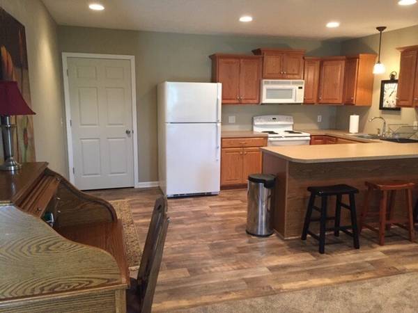 $1900.00 / 3br - 1300ft2 - Fully furnished duplex (lower level) near rec area64021008996995122