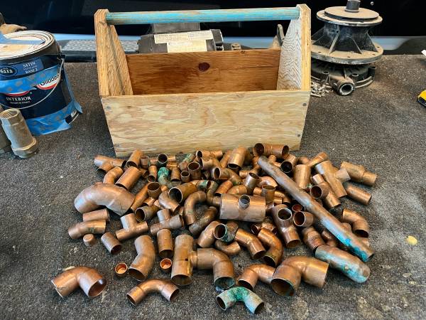 Copper pipe fittings and 3/4 copper pipe. 1