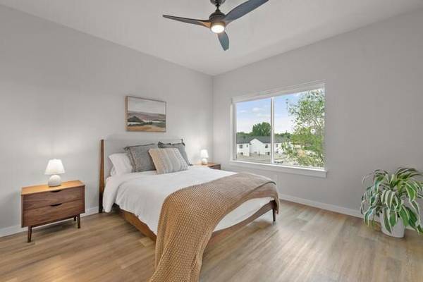 $2,350 / 3br - 1421ft2 - Convenient & Cozy 3 BR-Direct Garage Access, Pet Friendly (Garden City)63794970187649121