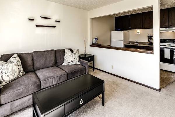$830 / 1br - 600ft2 - Acogedor de 1 dormitorio | Piscina + Parque para perros | Lavandería en cada edificio! (10905 North Mill Court, Omaha, NE)63681642530689121