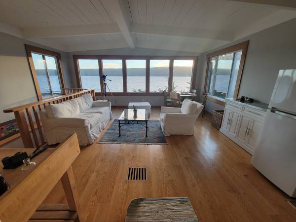 Private Artist's Cottage on Tomales Bay 1