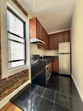 $2,995 / 2br - NO FEE Charming 2BR Top Floor in Fort Greene By Wegmans (Fort Greene / Brooklyn Navy Yard / Fort Greene Park)63816625388673123