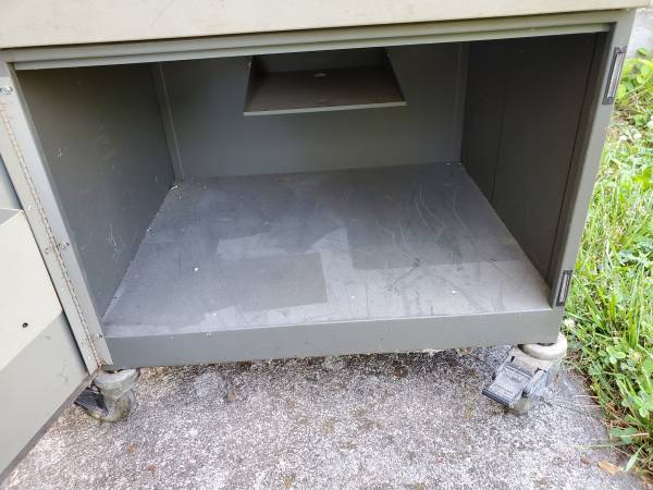 Metal storage cabinet - $45 (Dublin)62972002406017122