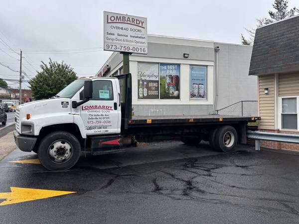 2004 Chevy C6500 Flatbed Truck 1