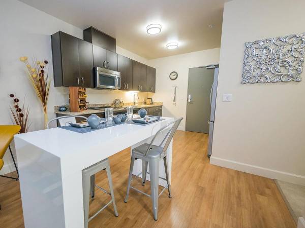 $1,418 / 1br - 610ft2 - 24-hour fitness center, In-home washer & dryer, Built-in microwave (Portland)63956647040131121
