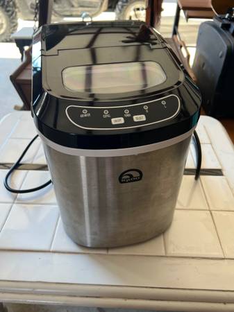 Portable Igloo Ice Maker 1