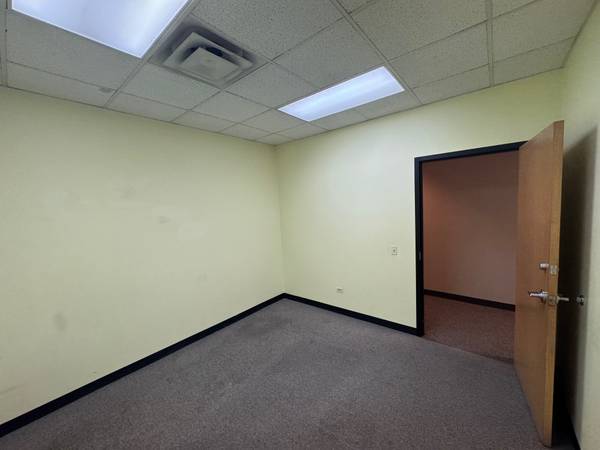 $400 Work in downtown La Grange - small 200 square foot offices - Special ! (Downtown La Grange)63918415977730121