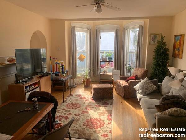 $3,650 / 3br - Spacious 3 bed in Newton w/ laundry in unit, parking for rent!! (Newtonville)63802072708739120