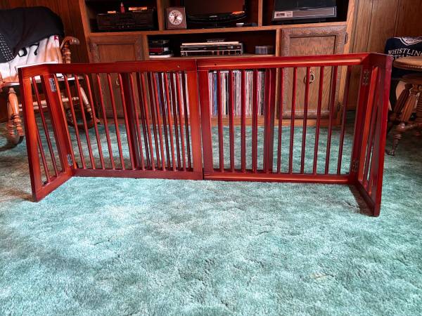 Petsite Freestanding Pet Gate 1