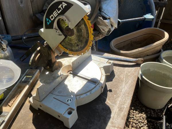 Delta 8 1/4 Compound Miter Saw 1