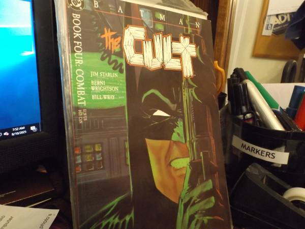 Collectable Batman Cult #4 Combat Book 1